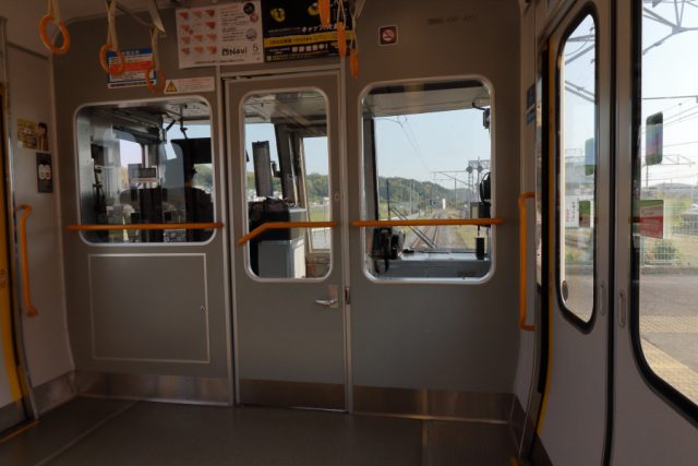 木津駅停車中の車内