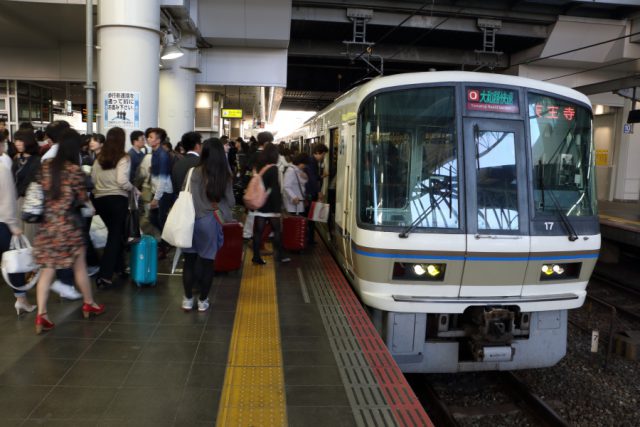 大阪駅停車中の大和路快速