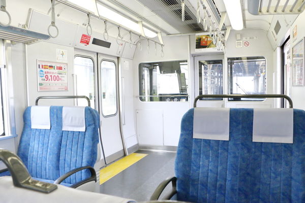 313系車内