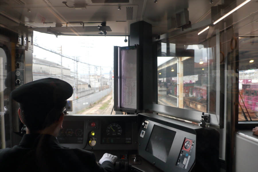 227系運転席