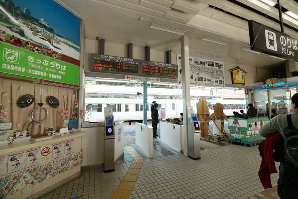 白浜駅改札口