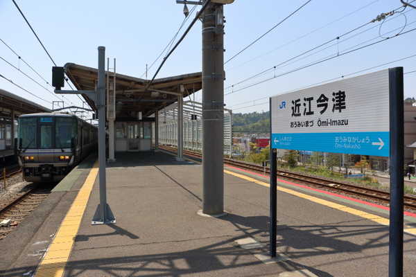 近江今津駅に停車中の223系