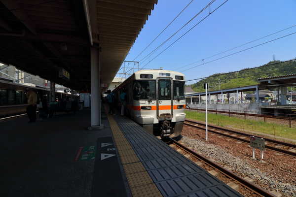 米原駅で313系