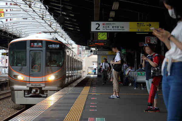 323系LS01編成 寺田町駅で
