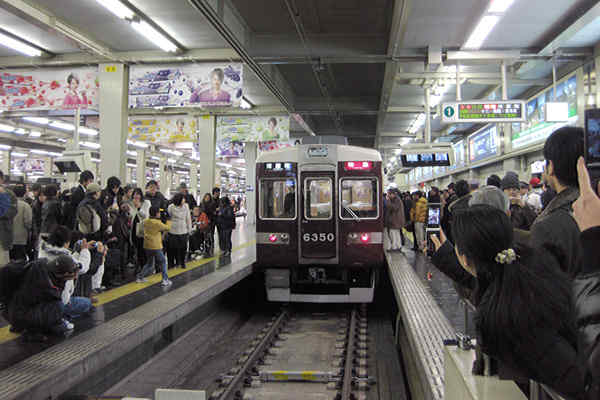 梅田駅に停車中の6300系
