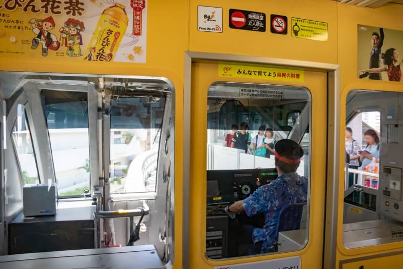 ゆいレール車内