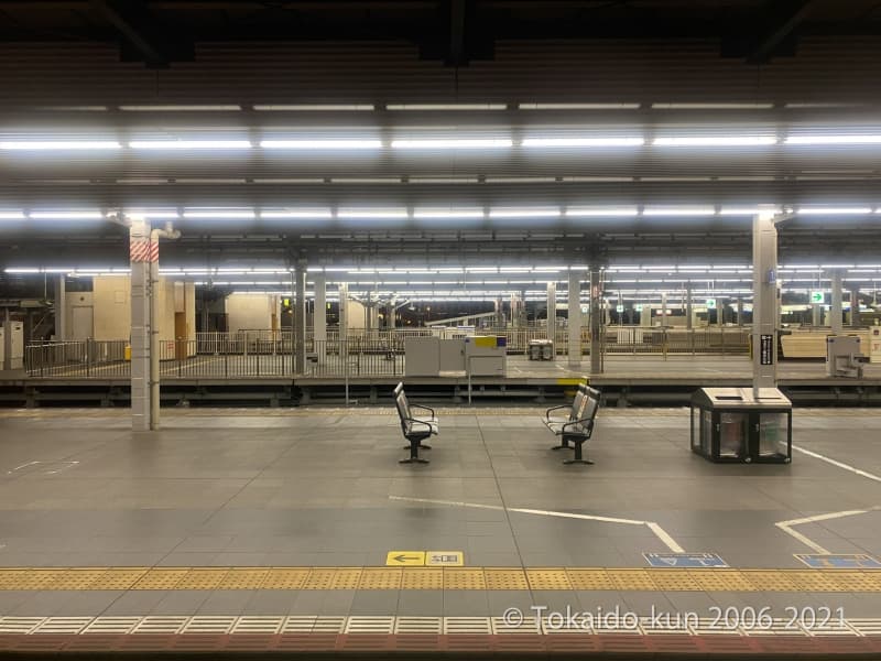 誰もいない大阪駅